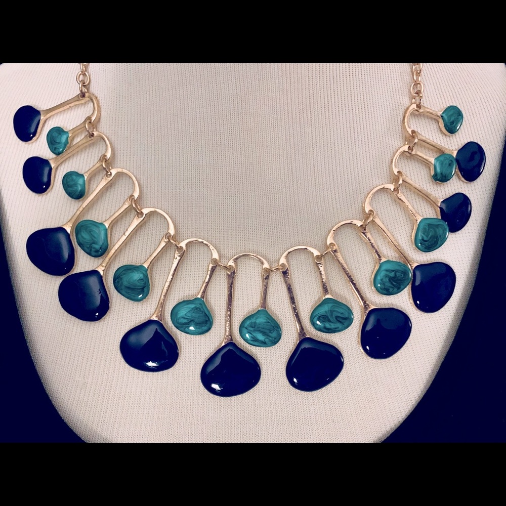 Gorgeous Statement Necklace ⭐️⭐️